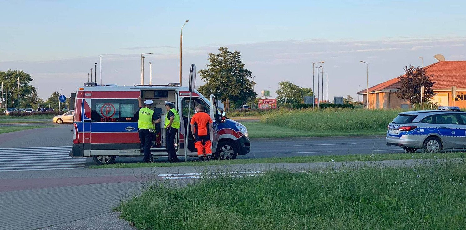 Inowrocław - Potrącił kobietę i odjechał. Szukają świadków