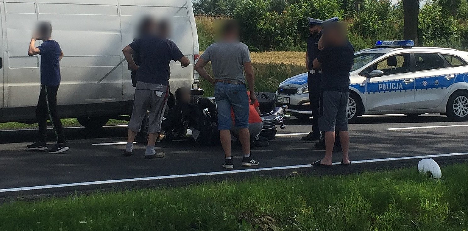Gniewkowo.online - Suchatówka. Motocykl uderzył w dostawczaka