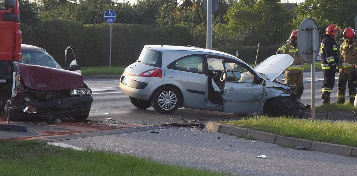 Inowrocław - Zderzenie dwóch aut przy szpitalu