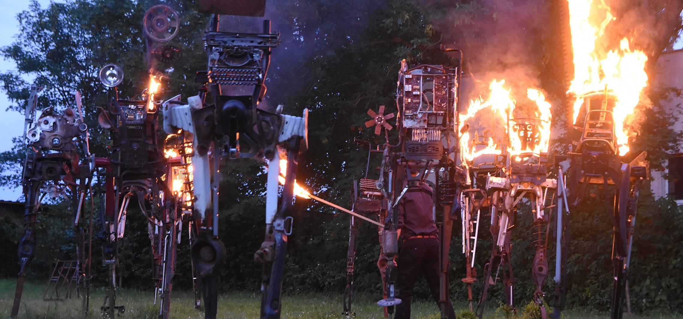 Inowrocław - Na łące przy muzeum podpalono rzeźby