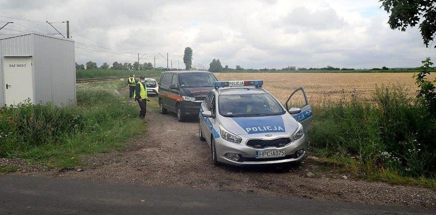 Inowrocław - Akcja policji przy przejeździe kolejowym