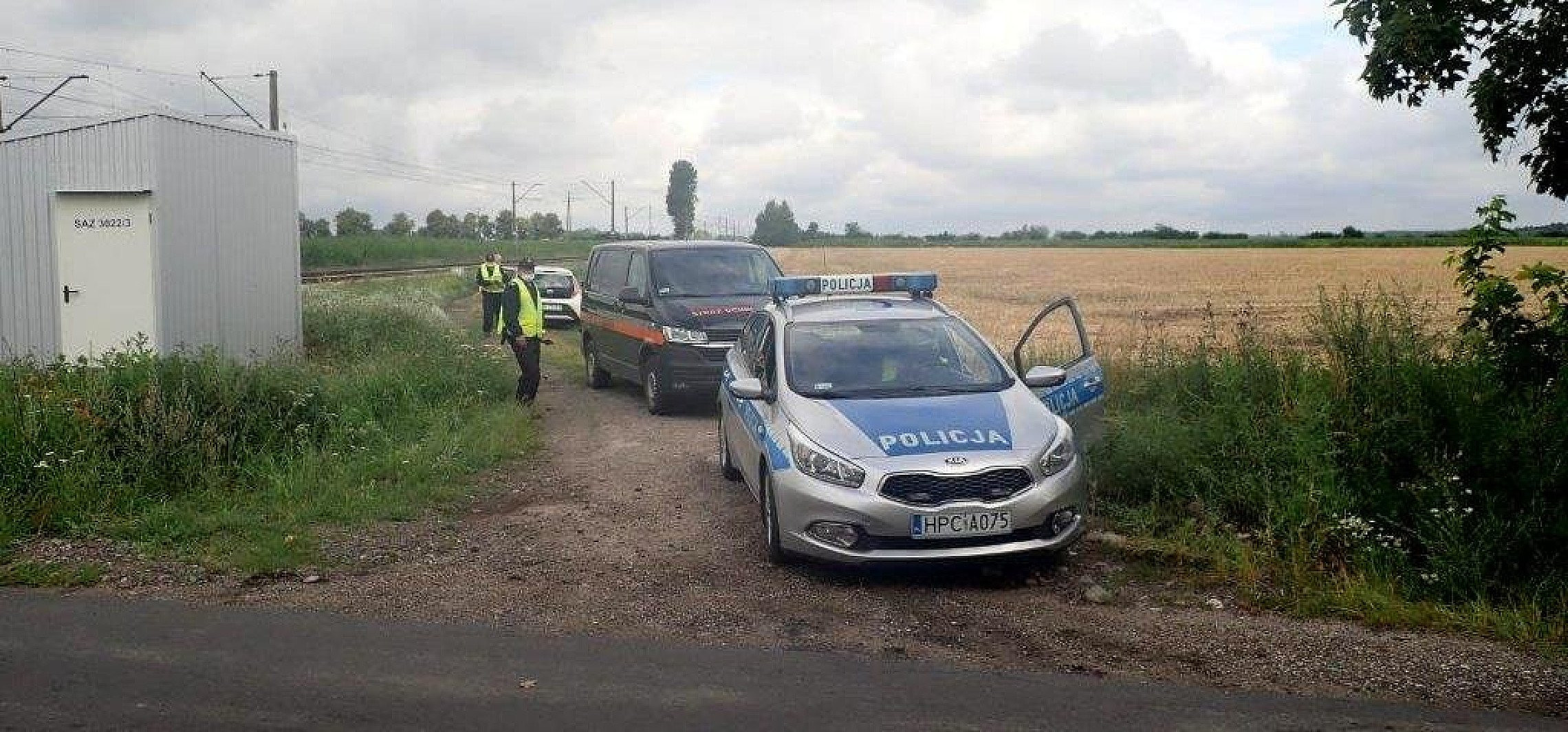 Inowrocław - Akcja policji przy przejeździe kolejowym