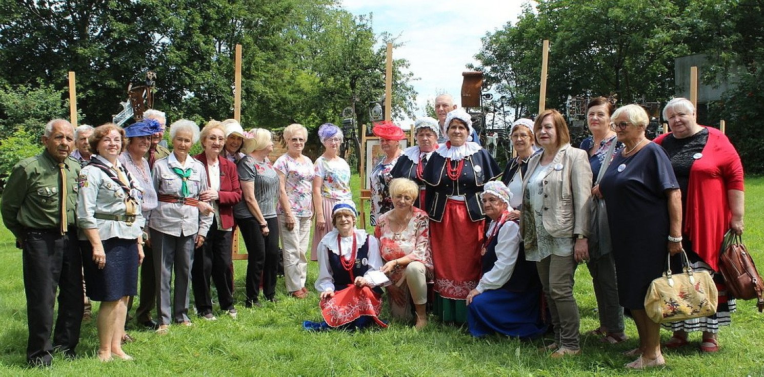Inowrocław - Inowrocławscy seniorzy spotkali się na łące