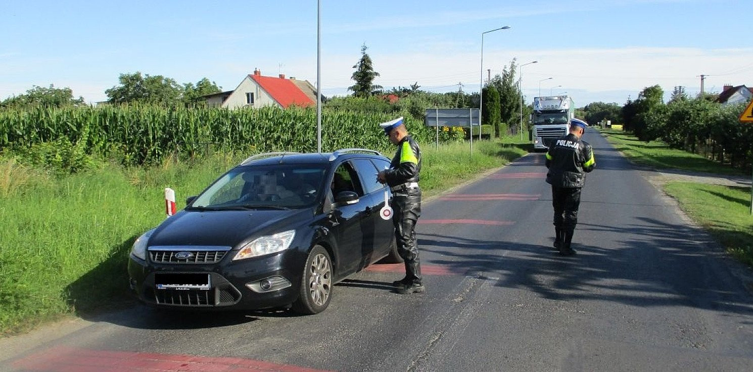 Janikowo.online - Policja na przejeździe kolejowym