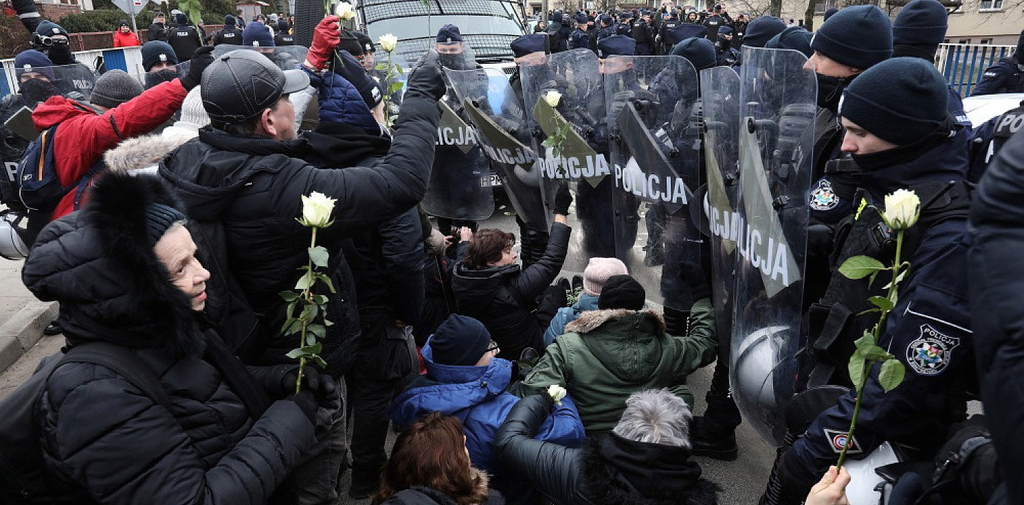 Kraj - Białostocki sąd uniewinnił kobiety obwinione o udział w próbie zablokowania marszu w Hajnówce