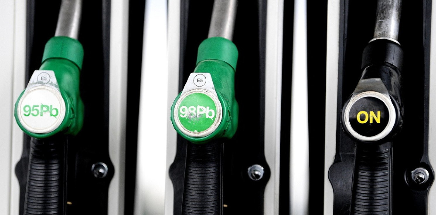 Kraj - Analitycy: są szanse na zahamowanie trendu zwyżkowego cen paliw