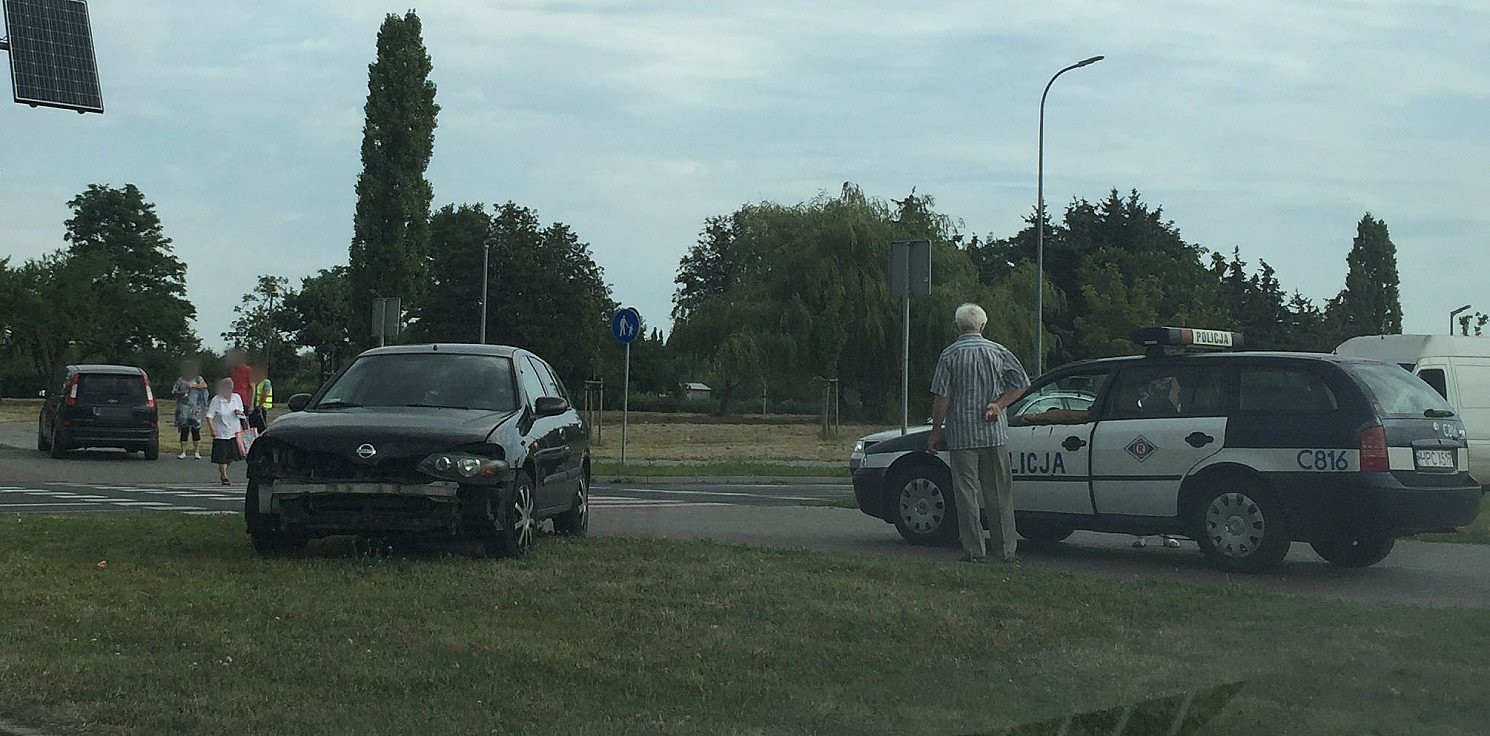Inowrocław - Kolizja dwóch osobówek na osiedlu Rąbin