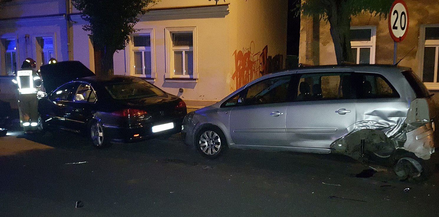 Inowrocław - Rozbił trzy auta i uciekł. Nocna kolizja