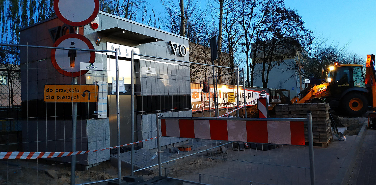 Inowrocław - Jest już pierwsza toaleta na przystanku