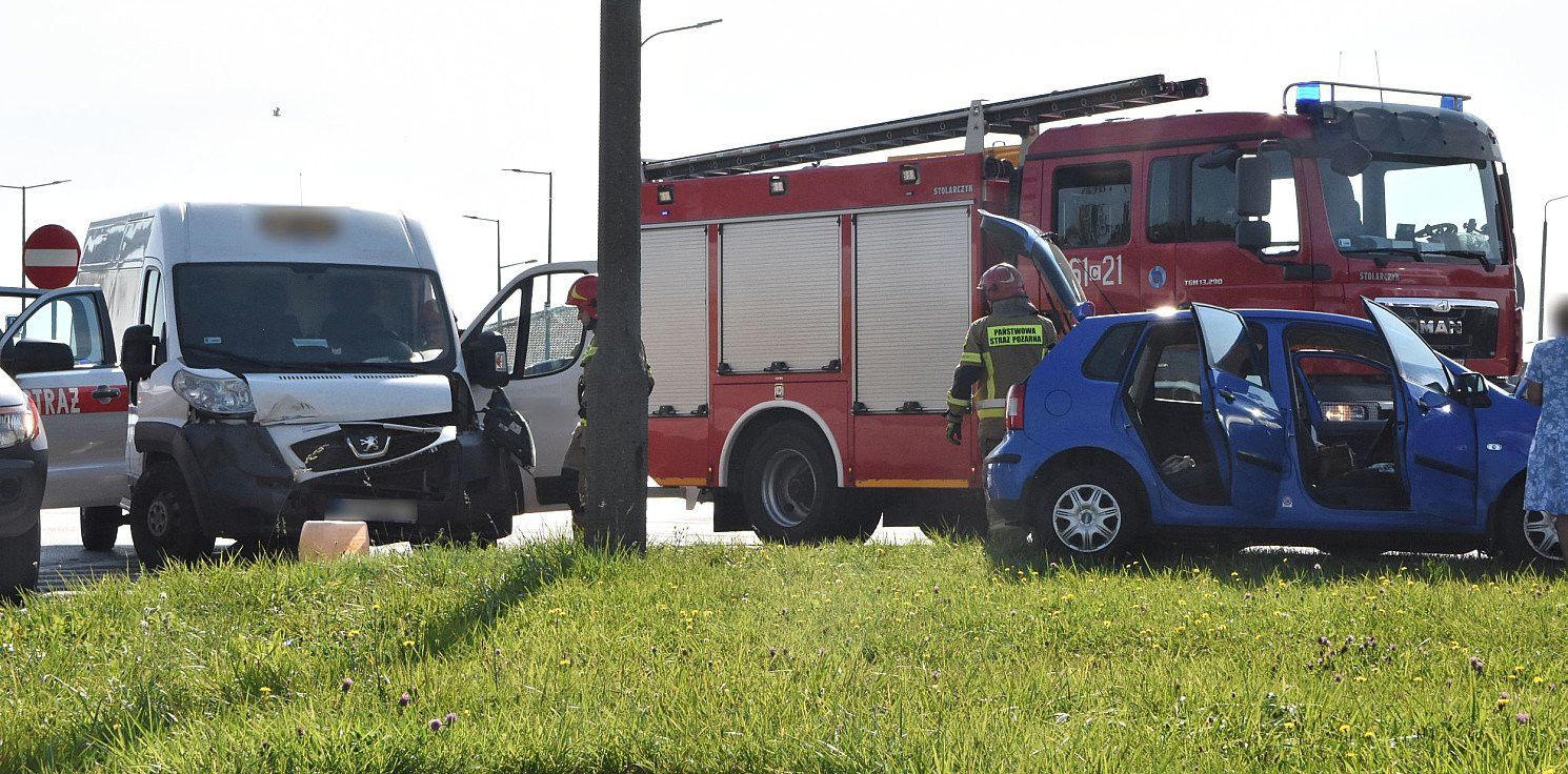 Inowrocław - Zderzenie trzech aut na Rąbinie. Są poszkodowani