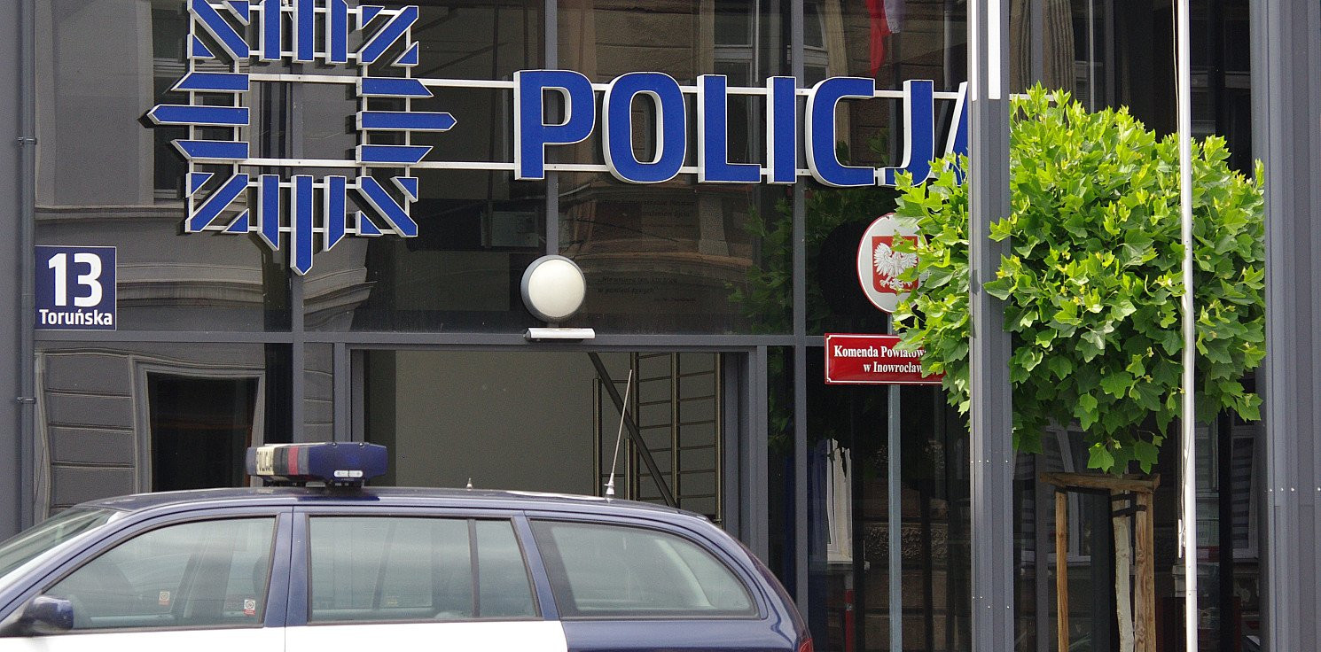 Inowrocław - Policjanci czekają na telefon od dzieci. Są upominki