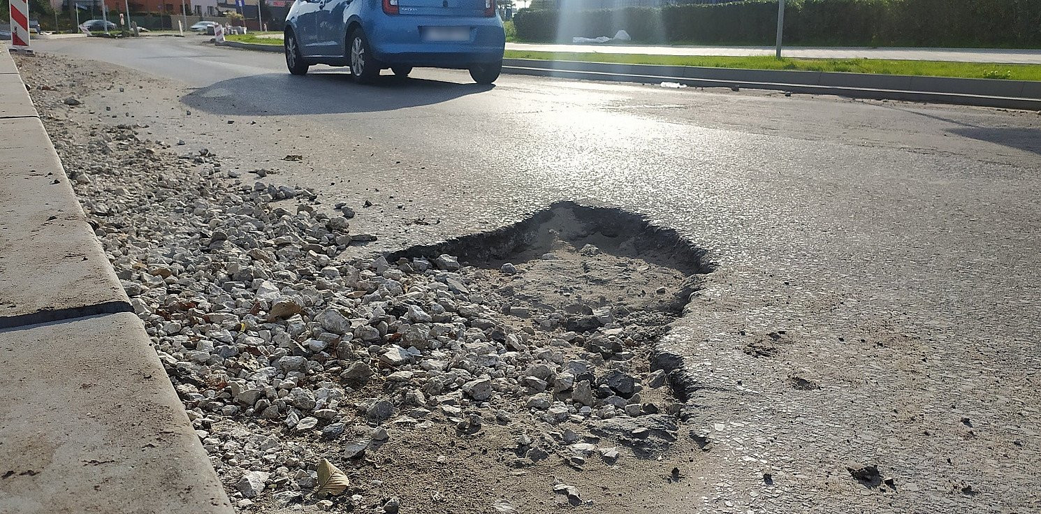 Inowrocław - Uwaga kierowcy. Tu można wpaść w dziurę