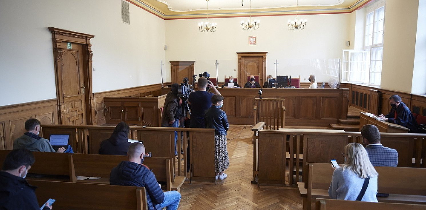 Kraj - Gdańsk: 10 lat więzienia dla księdza za zgwałcenie 17-latki