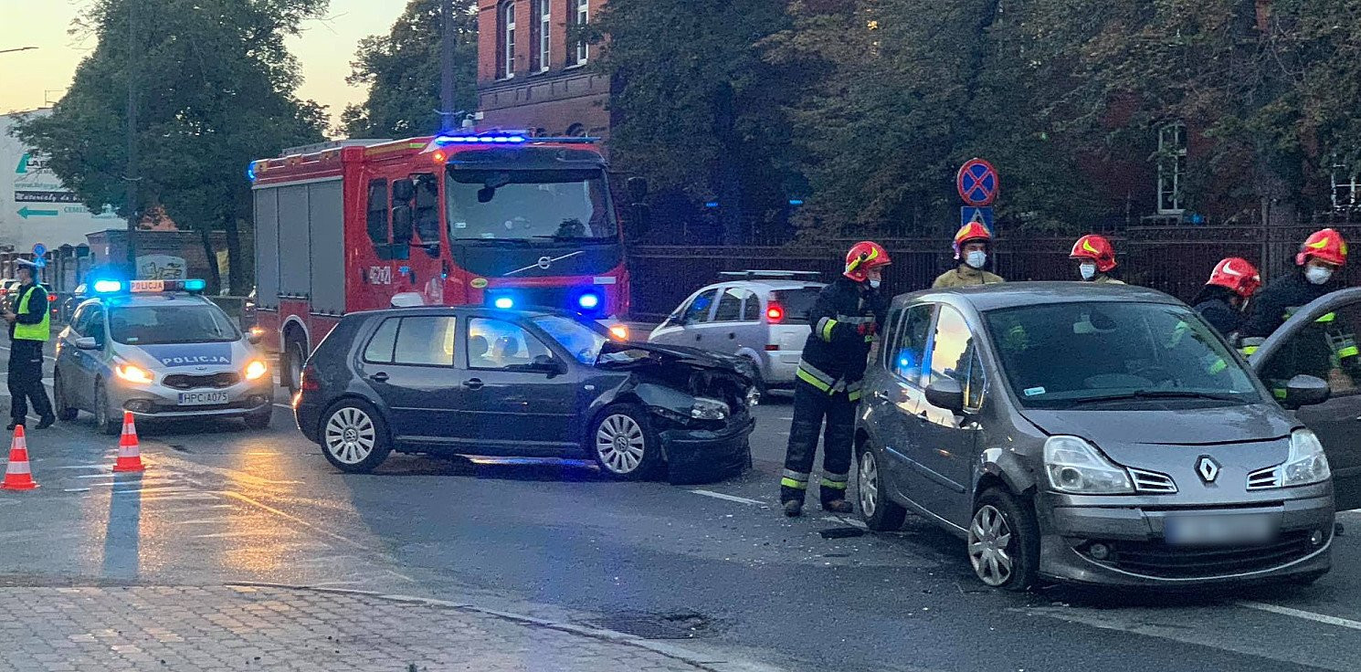 Inowrocław - Kolizja na Dworcowej. Droga zablokowana