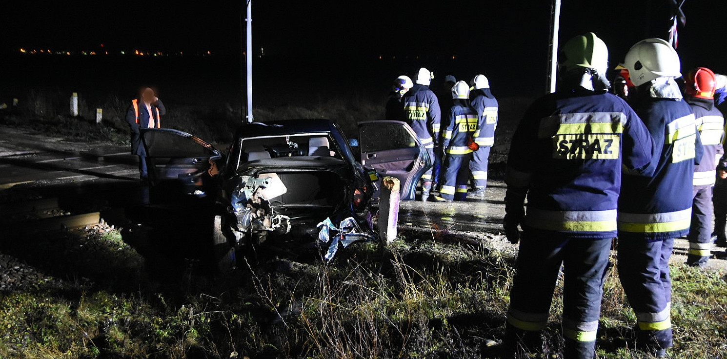 Inowrocław - Pod Inowrocławiem pociąg uderzył w auto