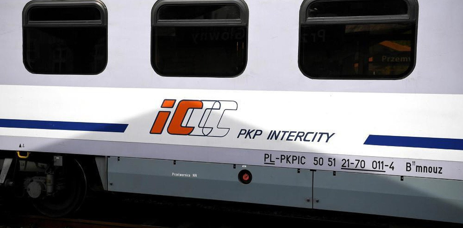 Kraj - PKP Intercity: w związku ze zmianą czasu na zimowy 13 składów zatrzyma się w nocy na godzinę