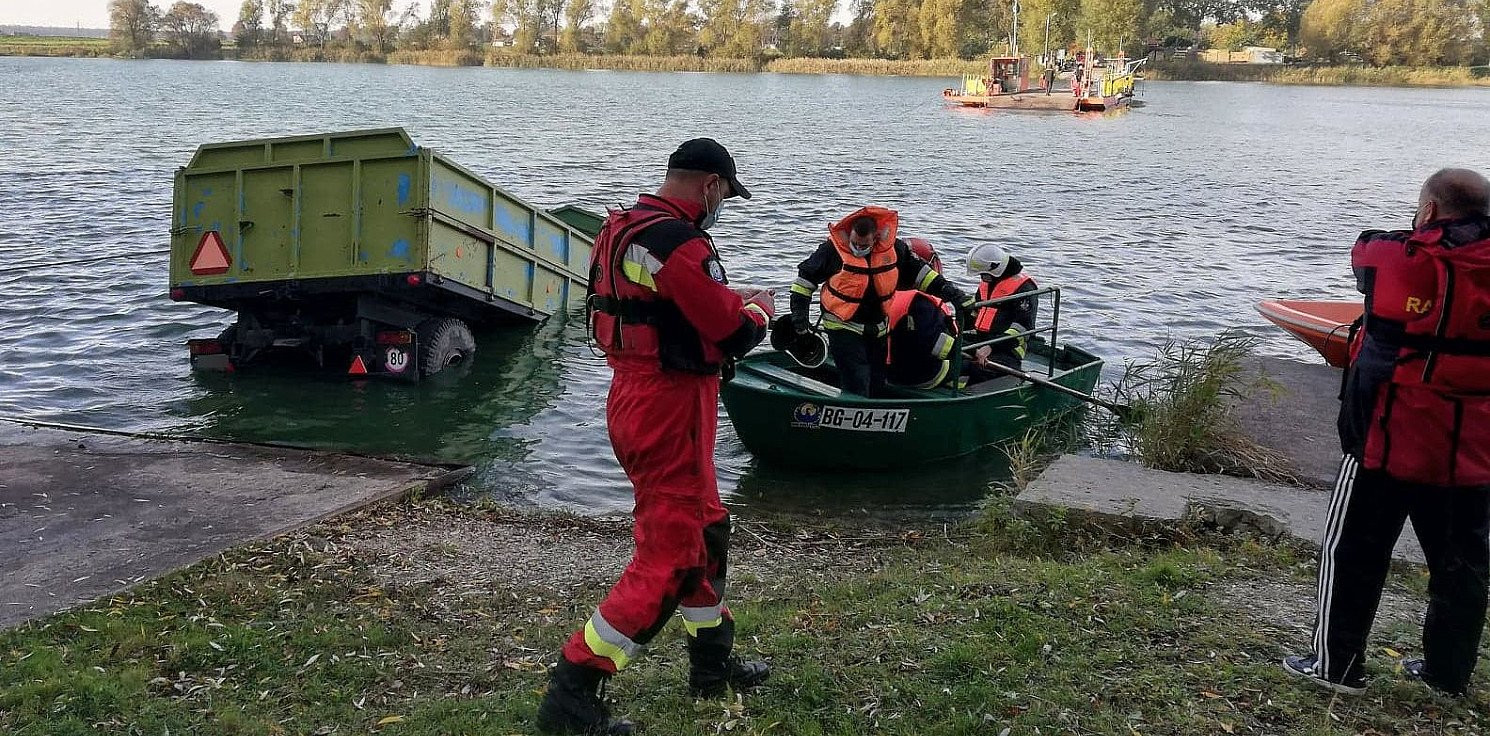 Kruszwica.online - Do Gopła wpadł ciągnik rolniczy