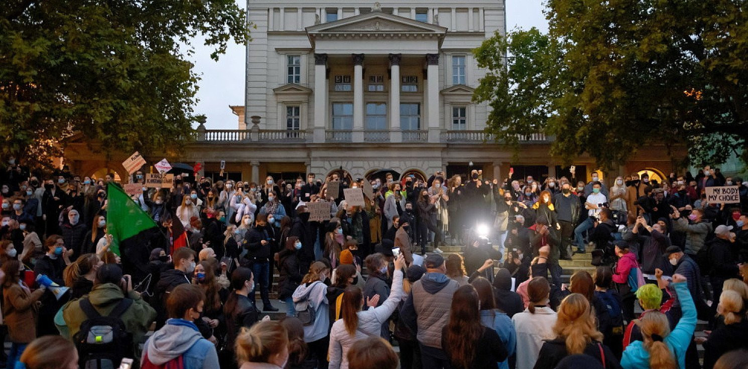 Kraj - W polskich miastach trwają protesty przeciwko wyrokowi TK ws. aborcji