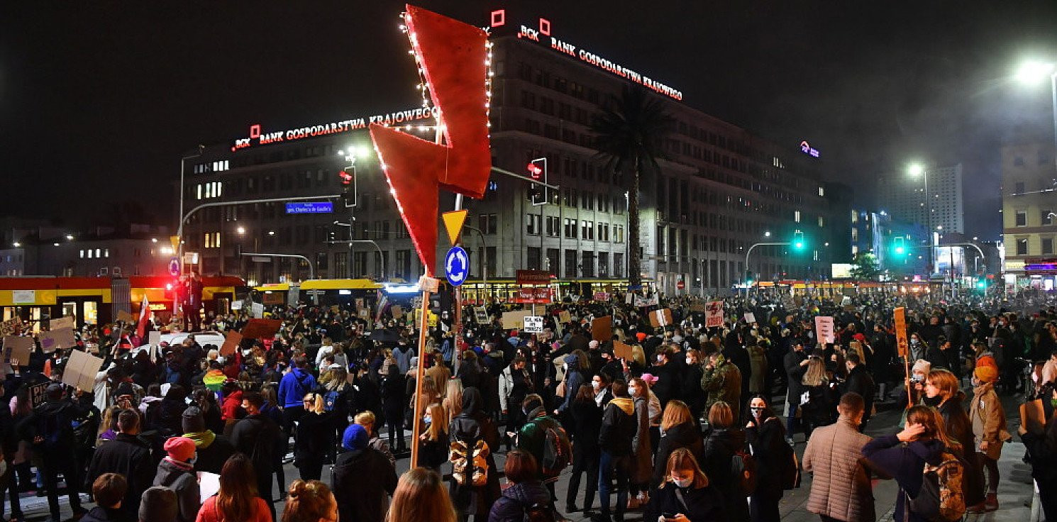 Kraj - Warszawa: podczas protestu bójki na pl. Trzech Krzyży; policjanci użyli gazu pieprzowego