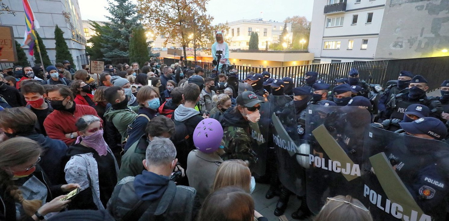 Kraj - Podczas protestu przeciw wyrokowi TK doszło do prób wdarcia się na teren Sejmu