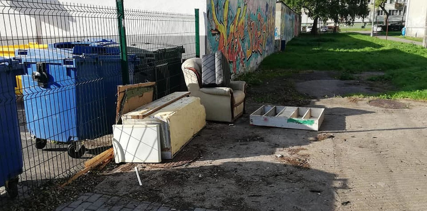 Inowrocław - Wyrzucił lodówkę i zapłacił 500 zł
