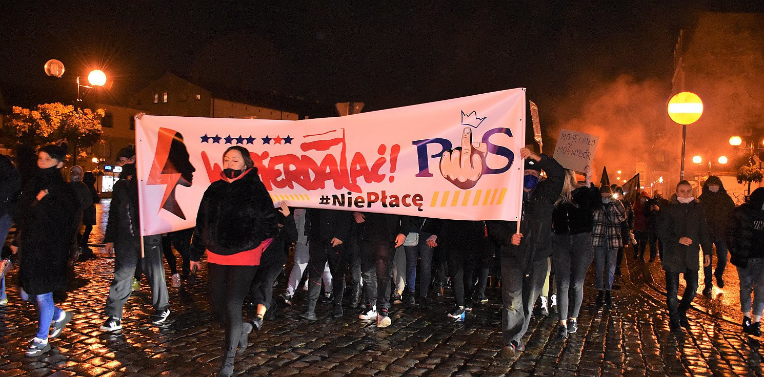 Inowrocław - Kilkaset osób manifestowało na ulicach Inowrocławia