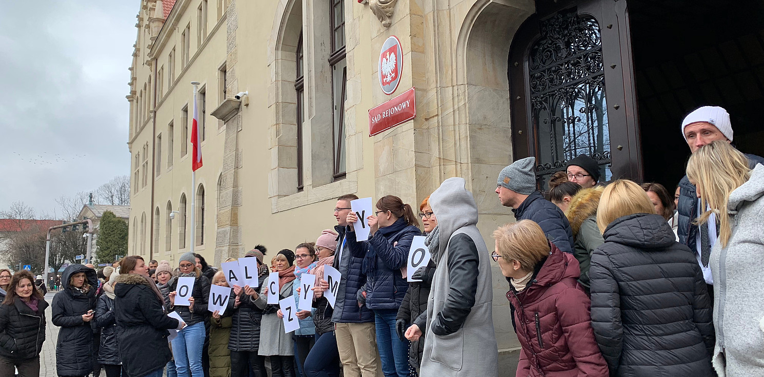 Inowrocław - Paraliż w sądzie. 42 pracowników na zwolnieniach!