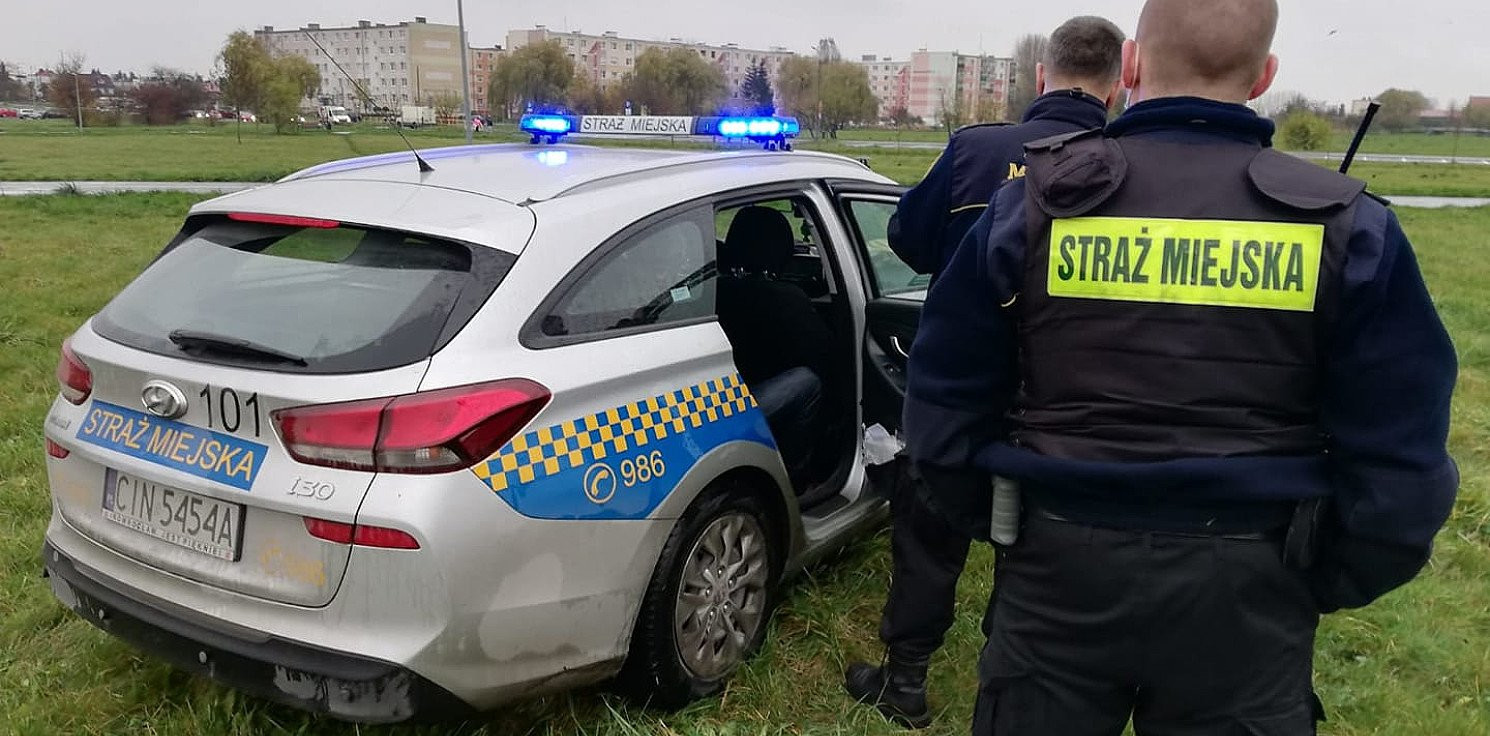 Inowrocław - Złapali złodzieja po tym, jak wybiegł ze sklepu