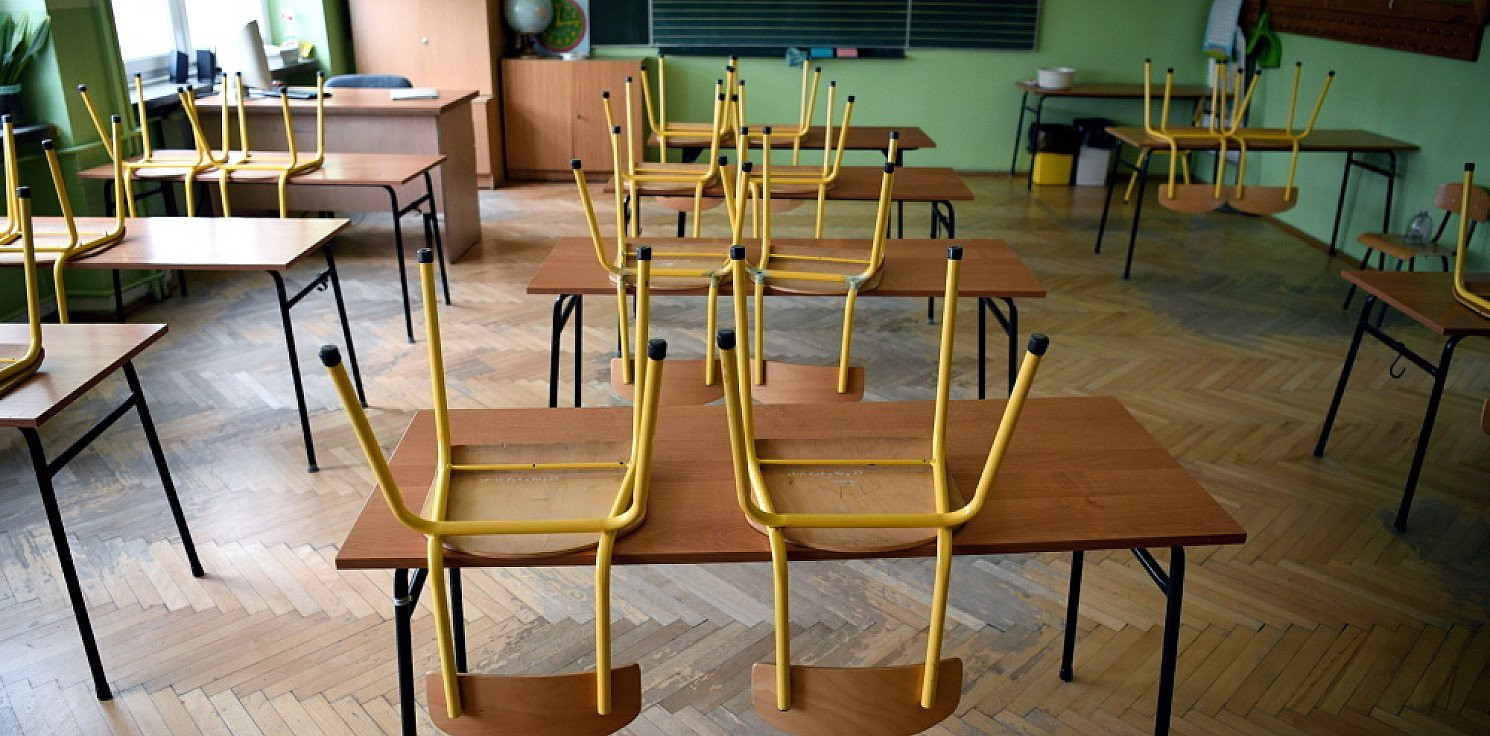Kraj - MEN: stacjonarne funkcjonowanie szkół zostaje ograniczone do 3 stycznia