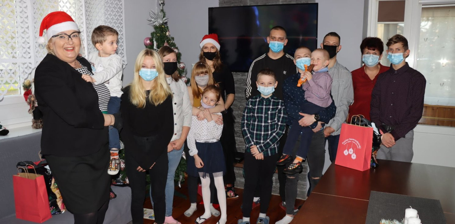 Inowrocław - Mikołajkowe prezenty od Powiatu Inowrocławskiego