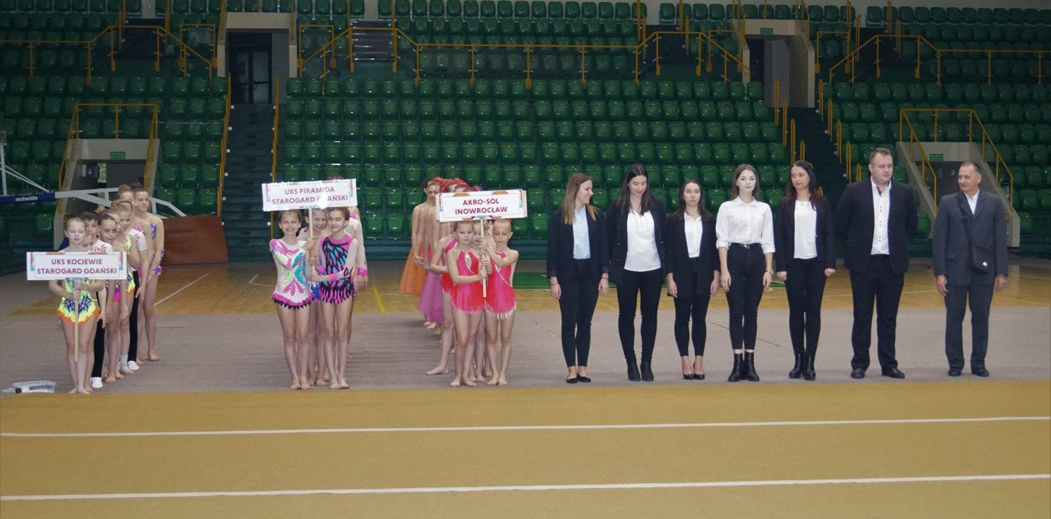 Inowrocław - Akrobatyczne popisy w rąbińskiej hali