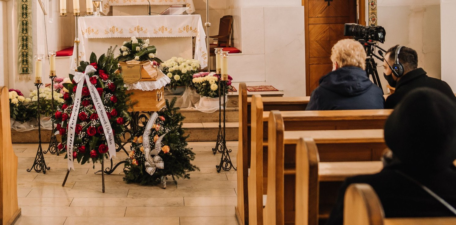 Kraj - Pogrzeby online? Księża: to cenna pomoc duchowa