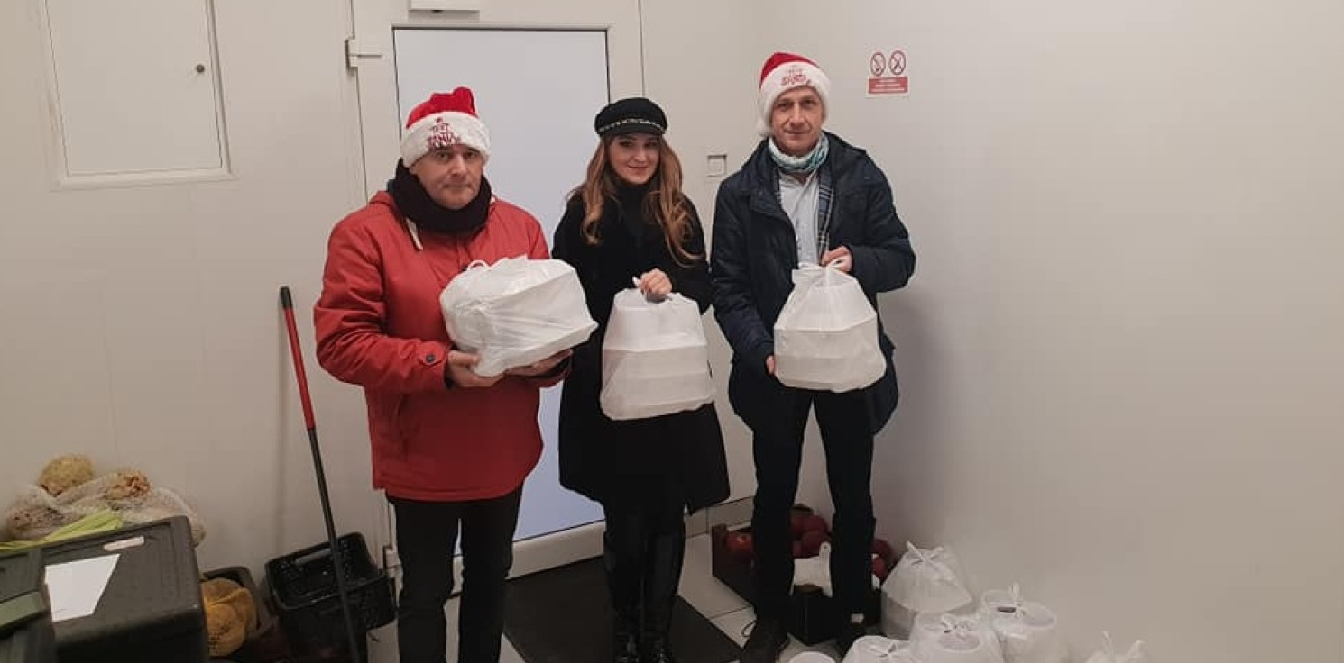 Inowrocław - Radni przekazali paczki samotnym i niezamożnym